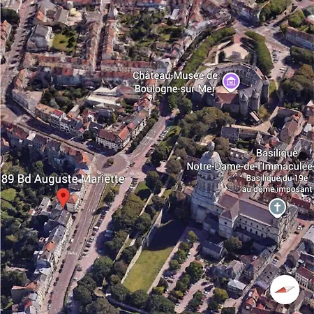 Au Pied Des Remparts *