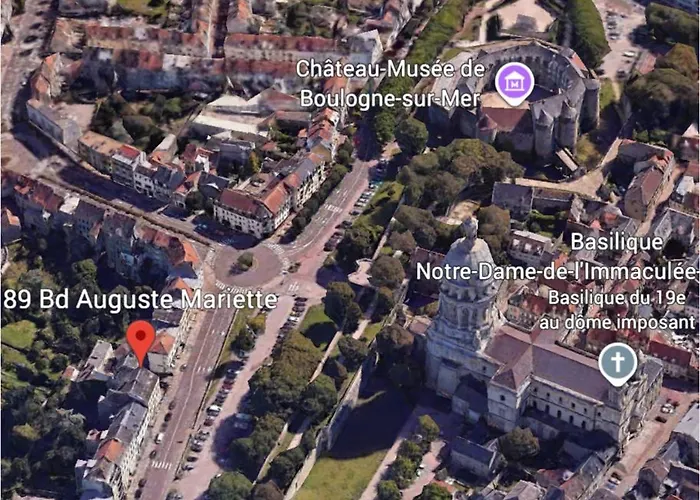 Au Pied Des Remparts *